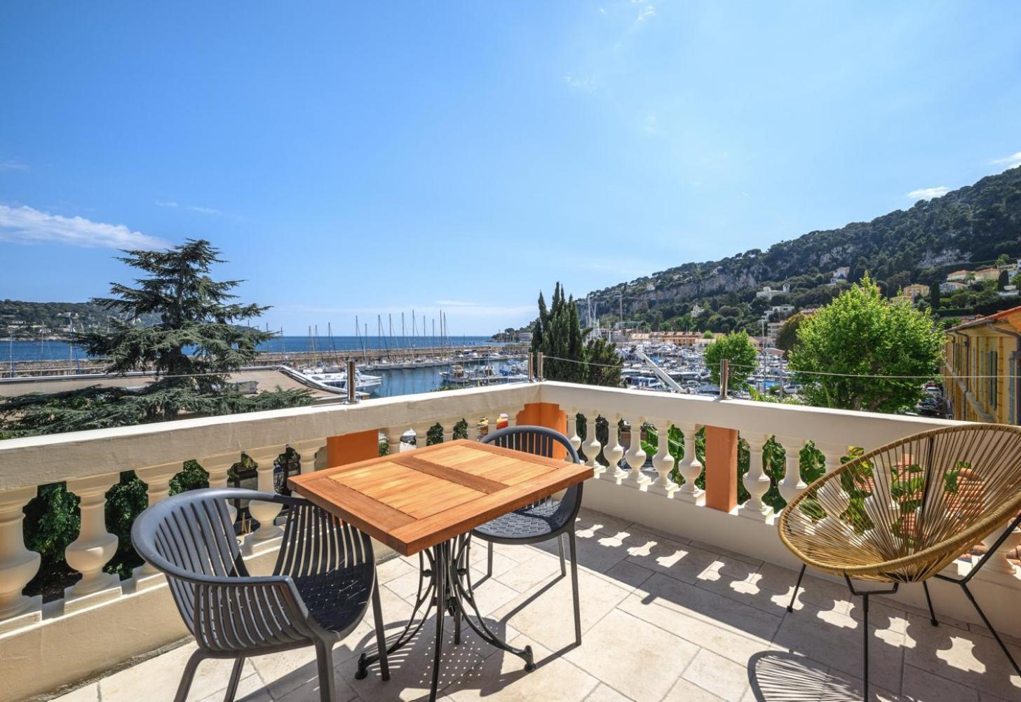 Hotel De La Darse 2*